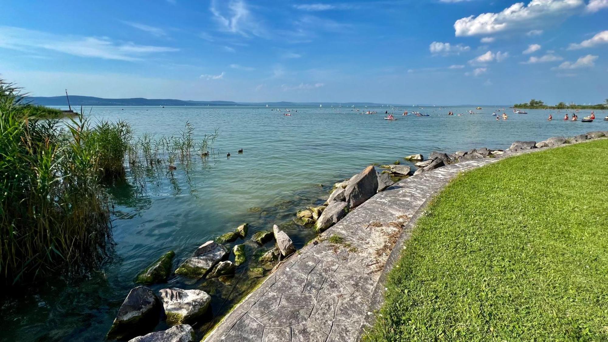 Siraly Hotel Balatonlelle Kültér fotó